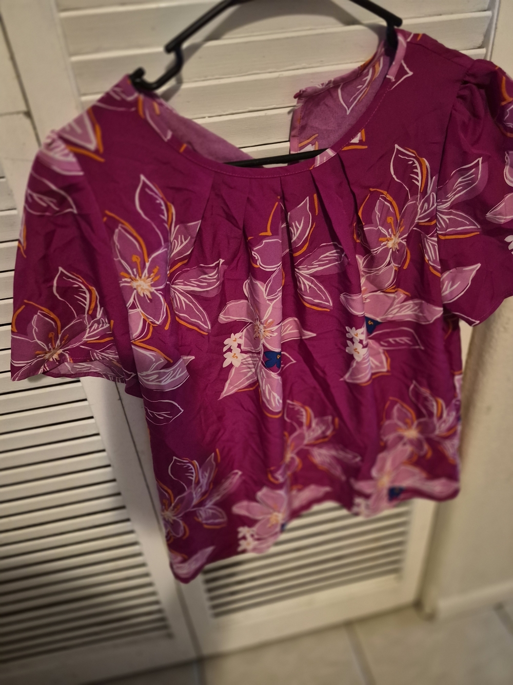 Women's Magenta Floral Short-Sleeve Top